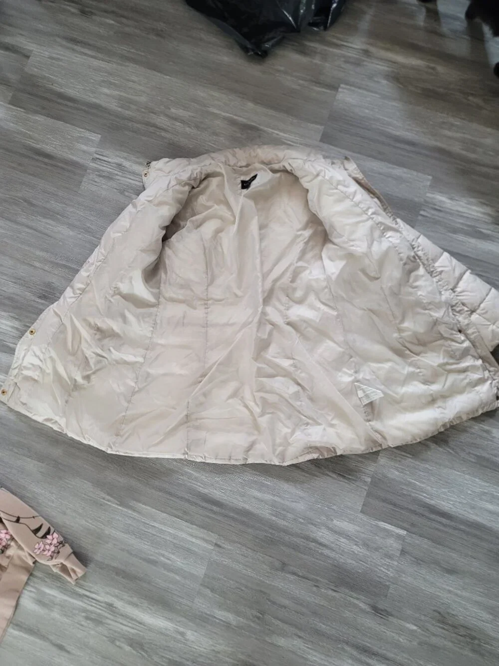 Womens Braetan full zip and botton light beige puffer coat - size XL - no hood